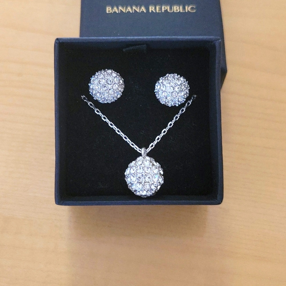 Earrings and necklace Silver Sparkling Crystal set - Brand New w/tag